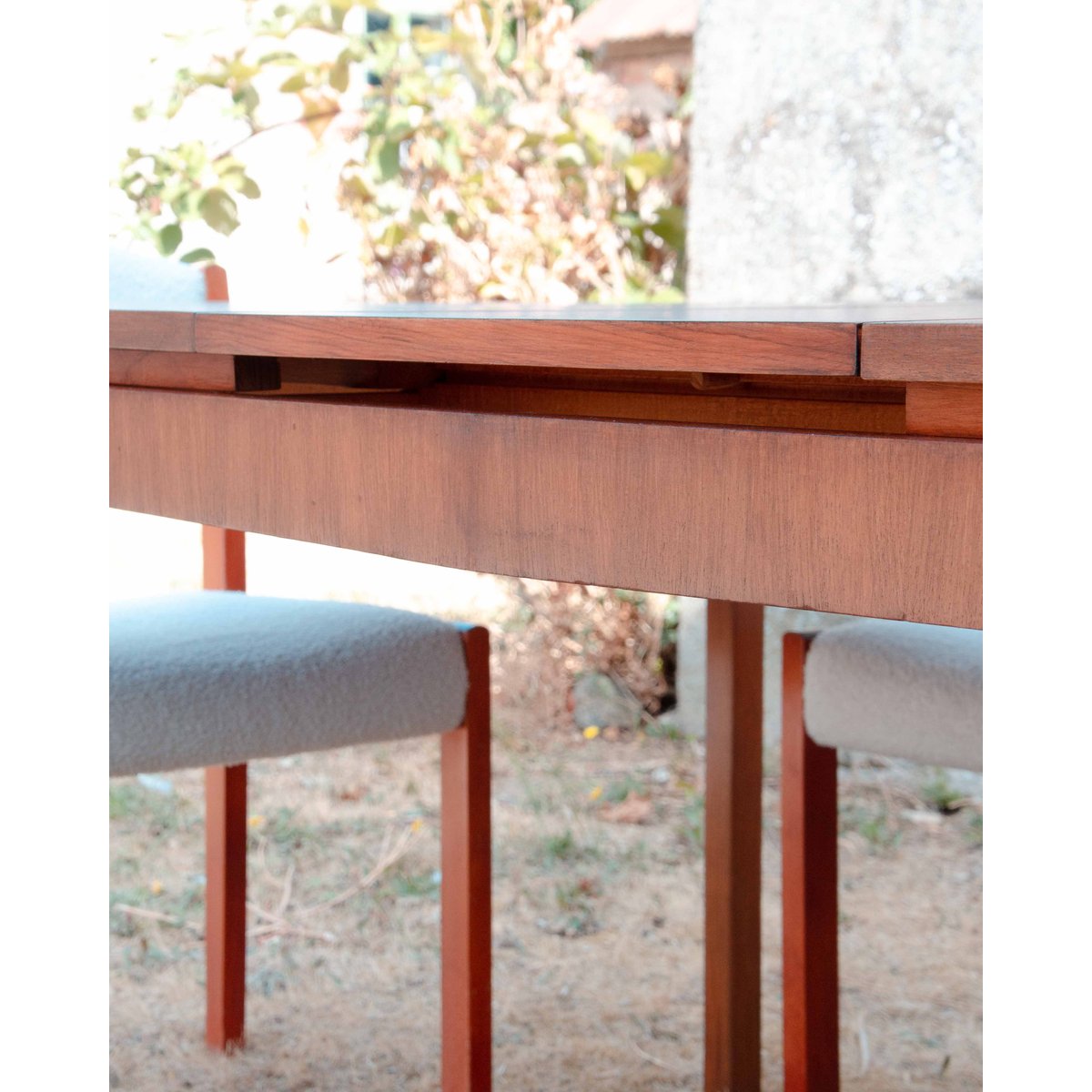 Table à manger en teck années 60 Karla N°1228 - Bon état bois clair, DEBONGOUT