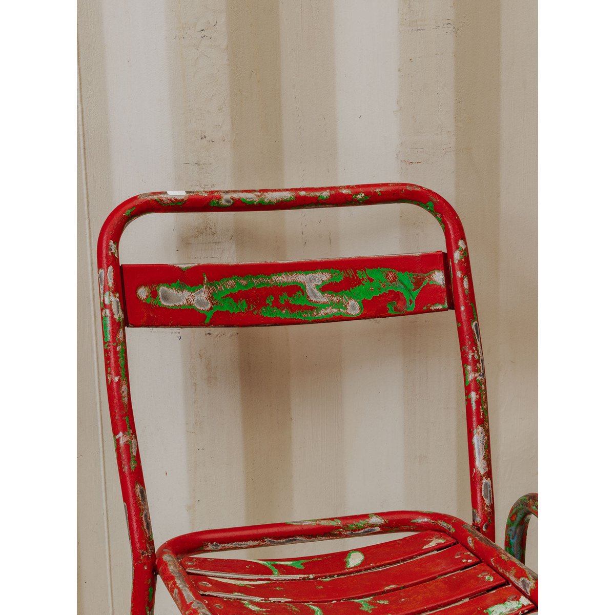 Paire de chaises en métal rouge et vert Alma N°1590 - Bon état rouge, DEBONGOUT