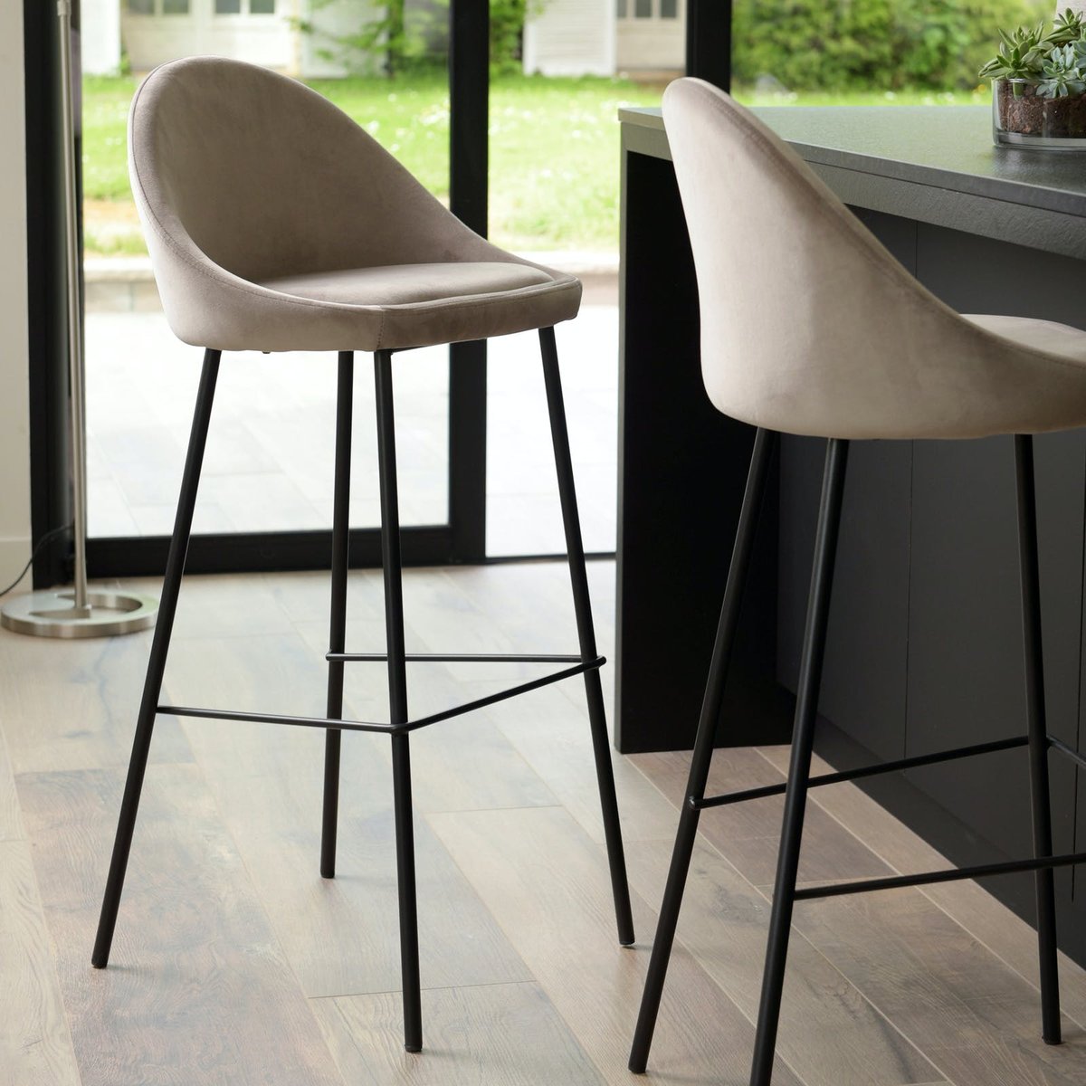 Lot de 2 chaises de bar vintage tissu velours beige TIM beige, PIER IMPORT