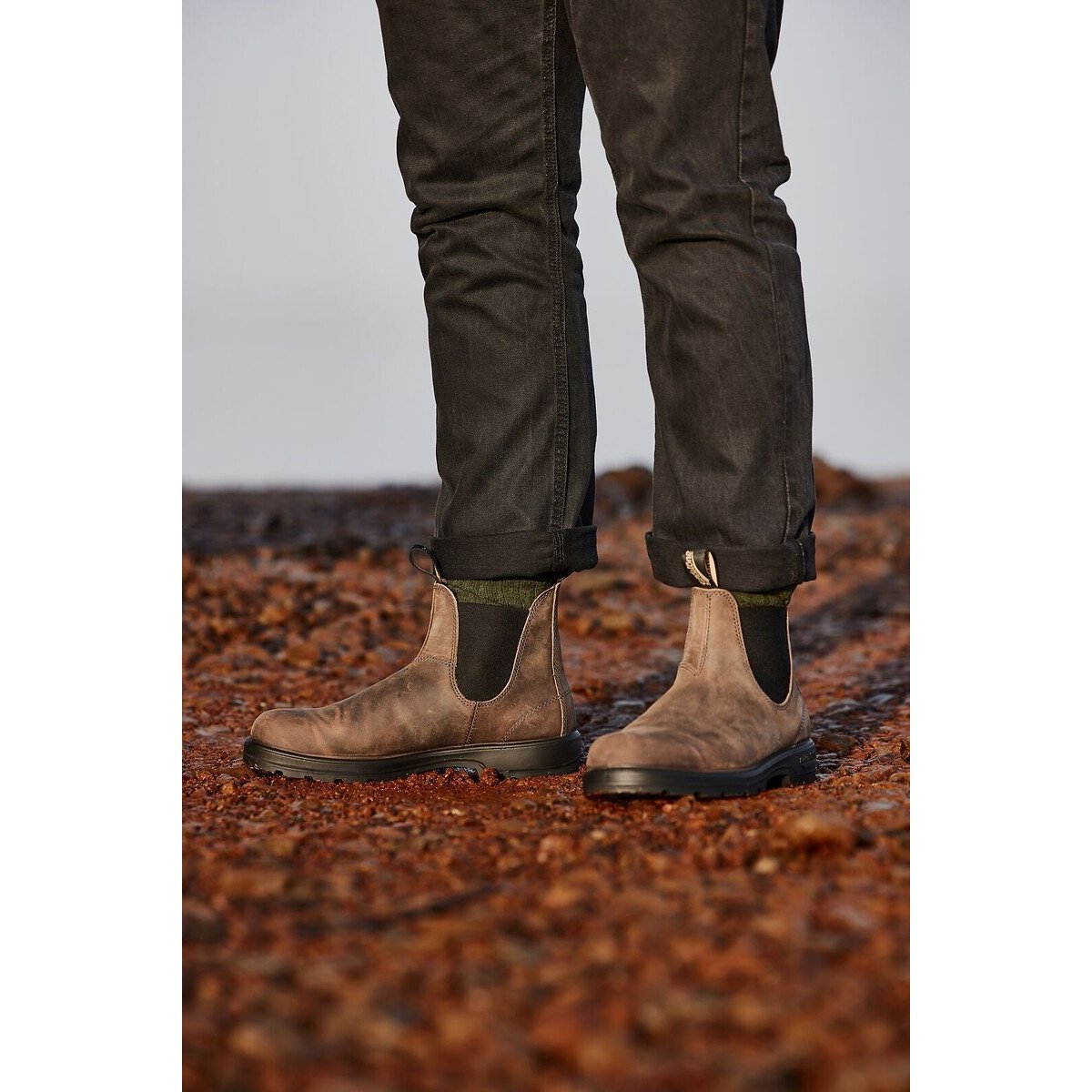 2446 Chelsea Boots in Waxed Nubuck Leather taupe, BLUNDSTONE