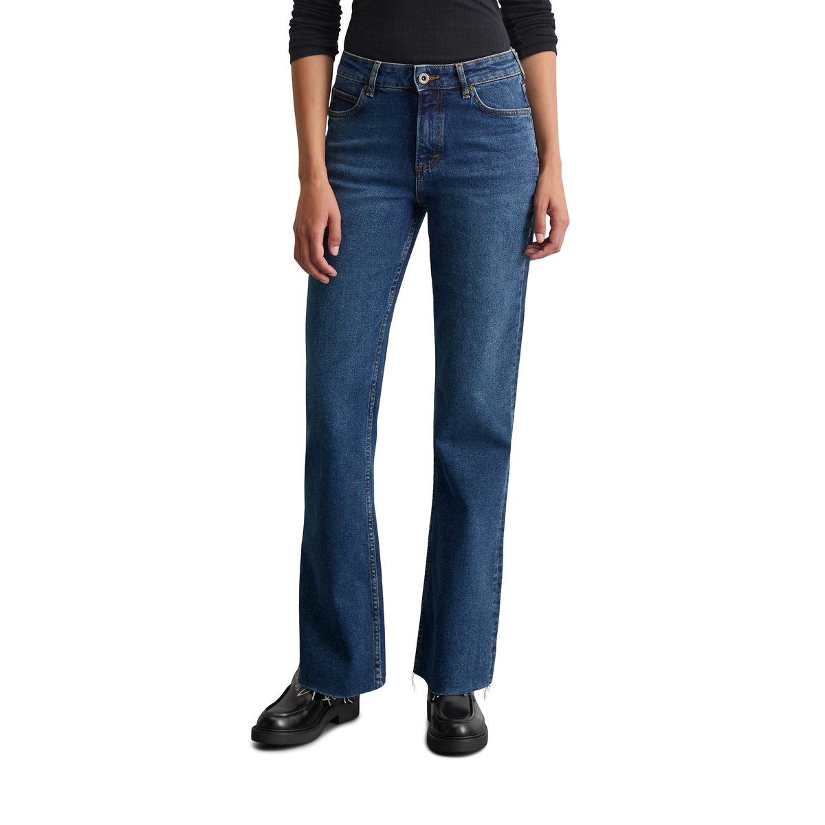 Jeans modèle Kiruna flared en coton organique mélangé stretch bleu foncé, MARC O'POLO