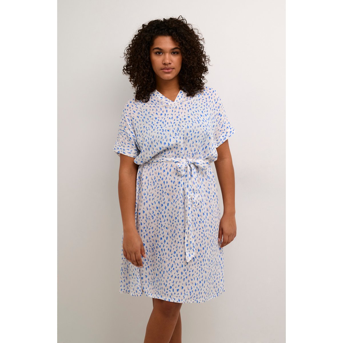 Dress blanc bleu graphique a pois, KAFFE CURVE