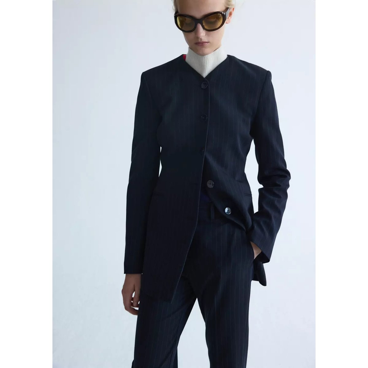Pantalon de costume fines rayures bleu marine, MANGO