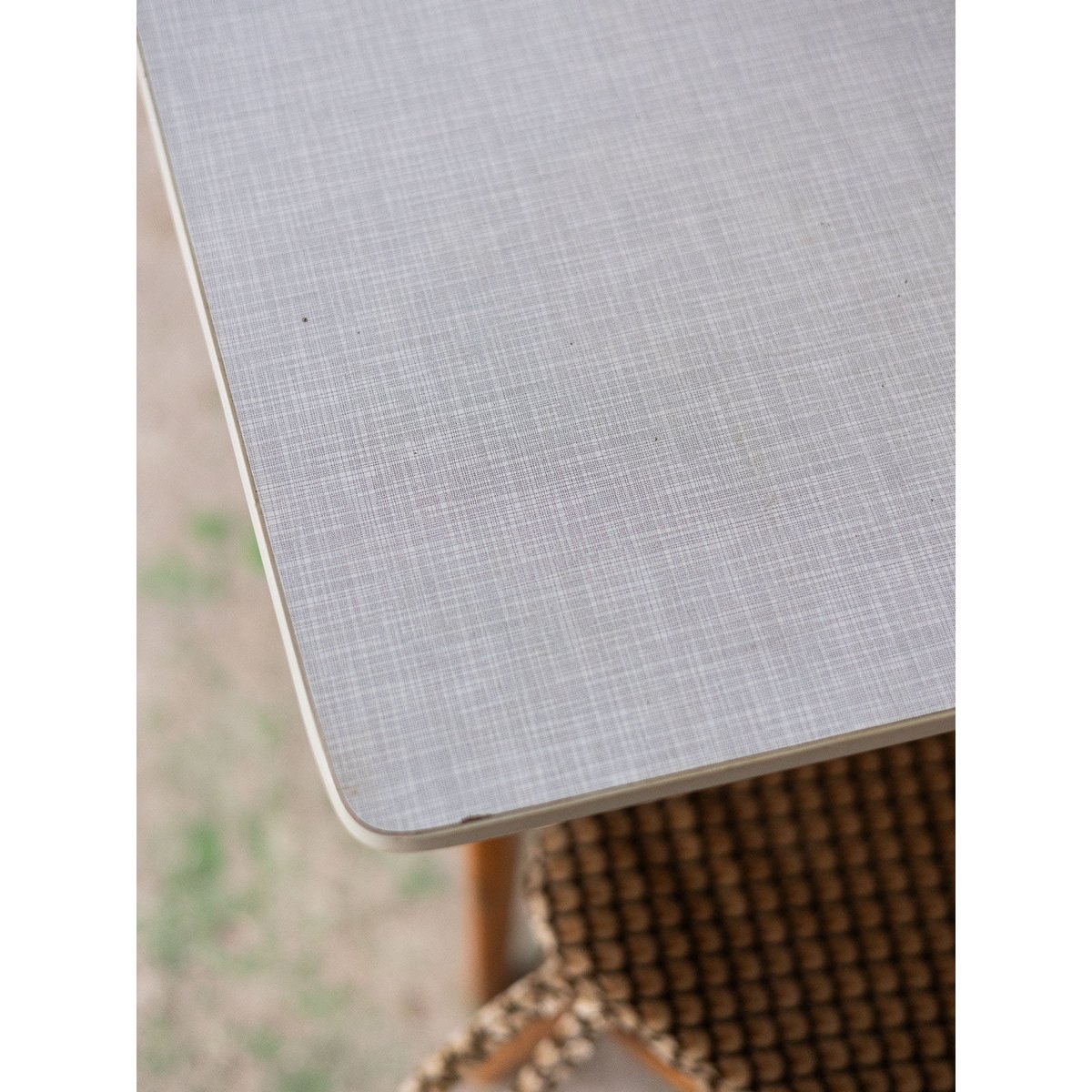 Ensemble de table et chaises scandinaves Auguste N°22 - Bon état bois clair, DEBONGOUT