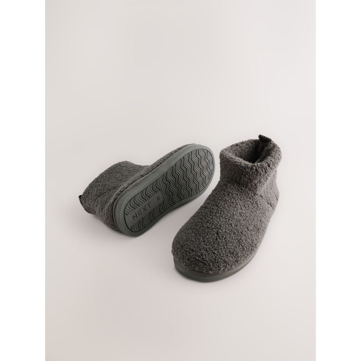 Chaussons bottines en peau lainée gris, NEXT