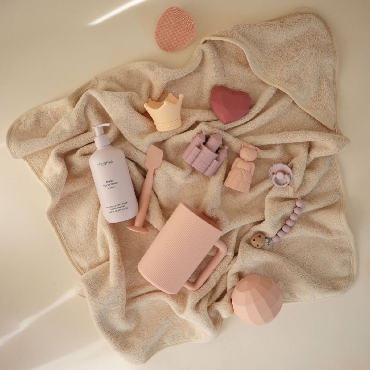 Lot de 4 jouets de bain rose, jaune, violet, MUSHIE