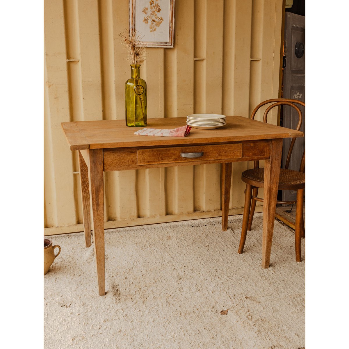 Table à manger en bois Romy N°1550 - Bon état bois foncé, DEBONGOUT