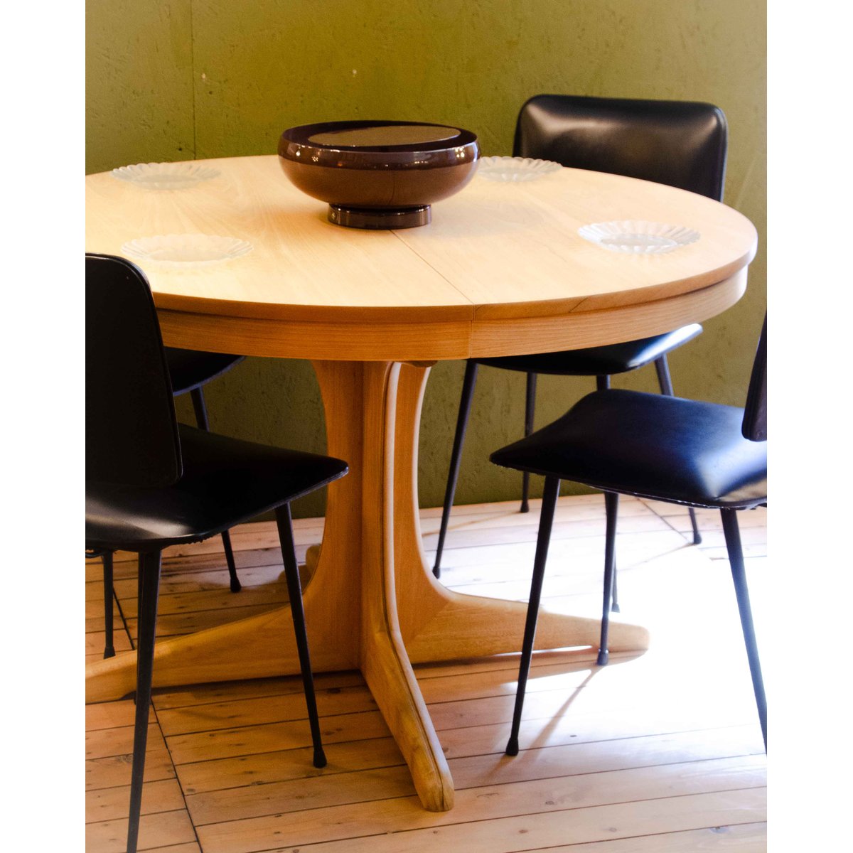 Table à manger en frêne Karla N°1256 - Bon état bois clair, DEBONGOUT