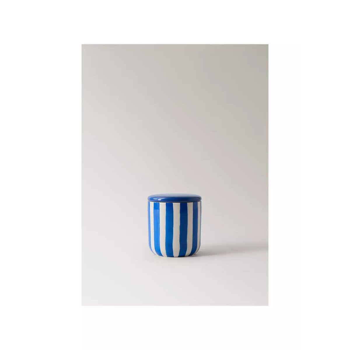 Gobelet de salle de bain en céramique avec rayures peintes bleu, MANGO HOME