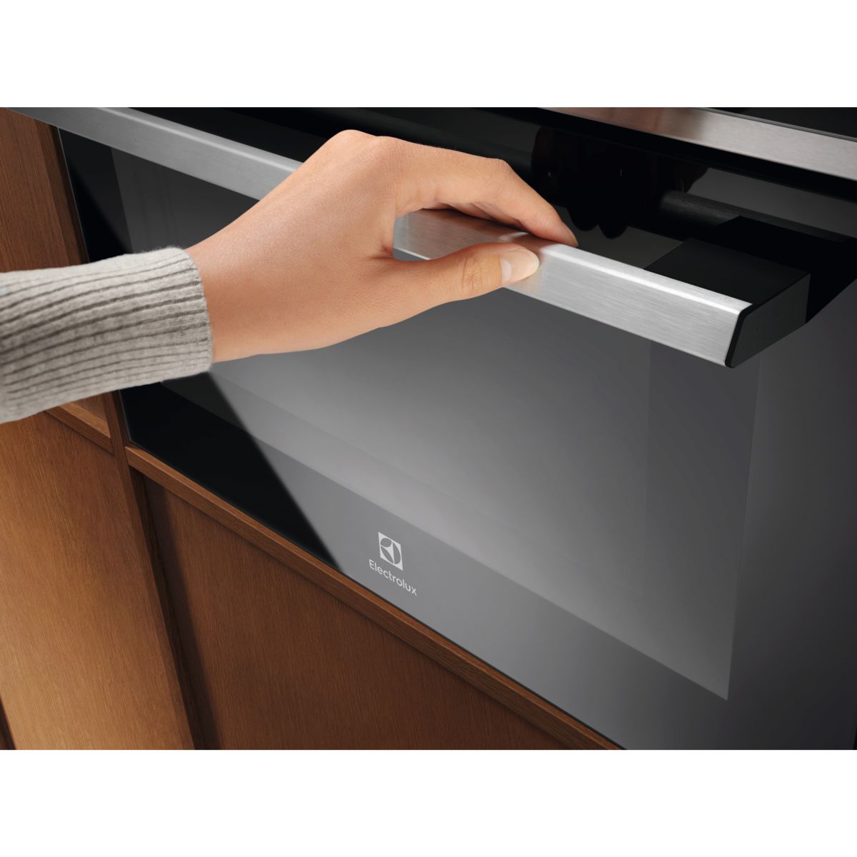 Micro ondes grill EVM6E46X couleur unique, ELECTROLUX