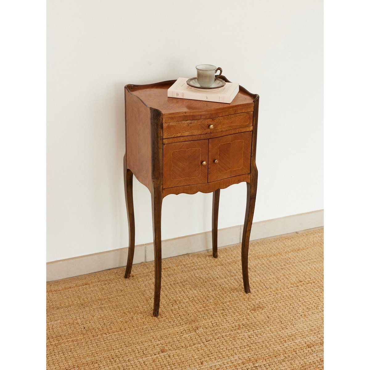Table de chevet en bois Odile N°1623 - Bon état bois clair, DEBONGOUT