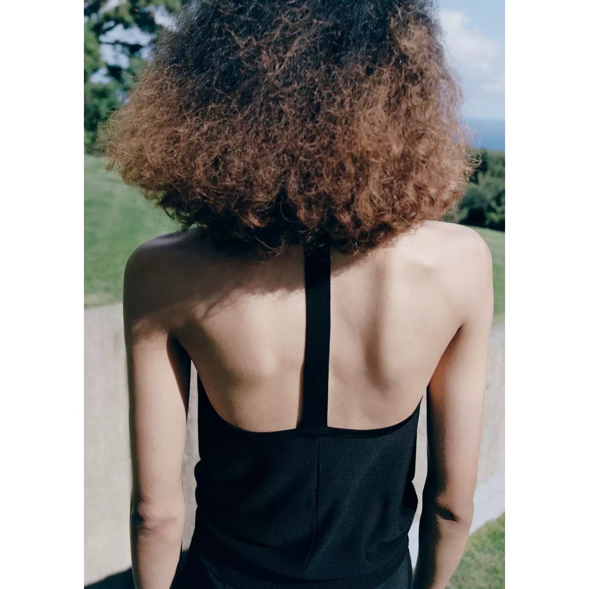 Top drapé en maille fine noir, MANGO