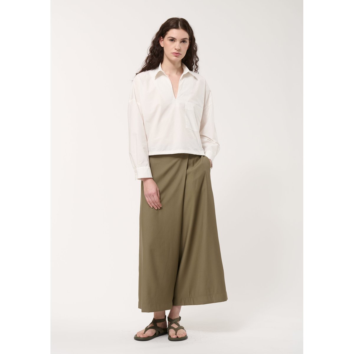 Blouse courte à coulisse en popeline de coton off white, HUMILITY