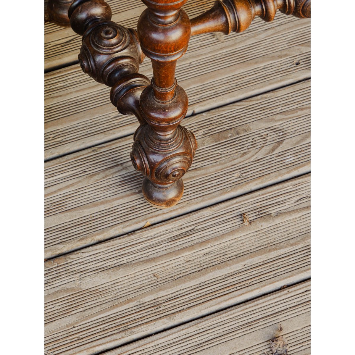 Table d'appoint en bois Francine N°1674 - Bon état bois foncé, DEBONGOUT