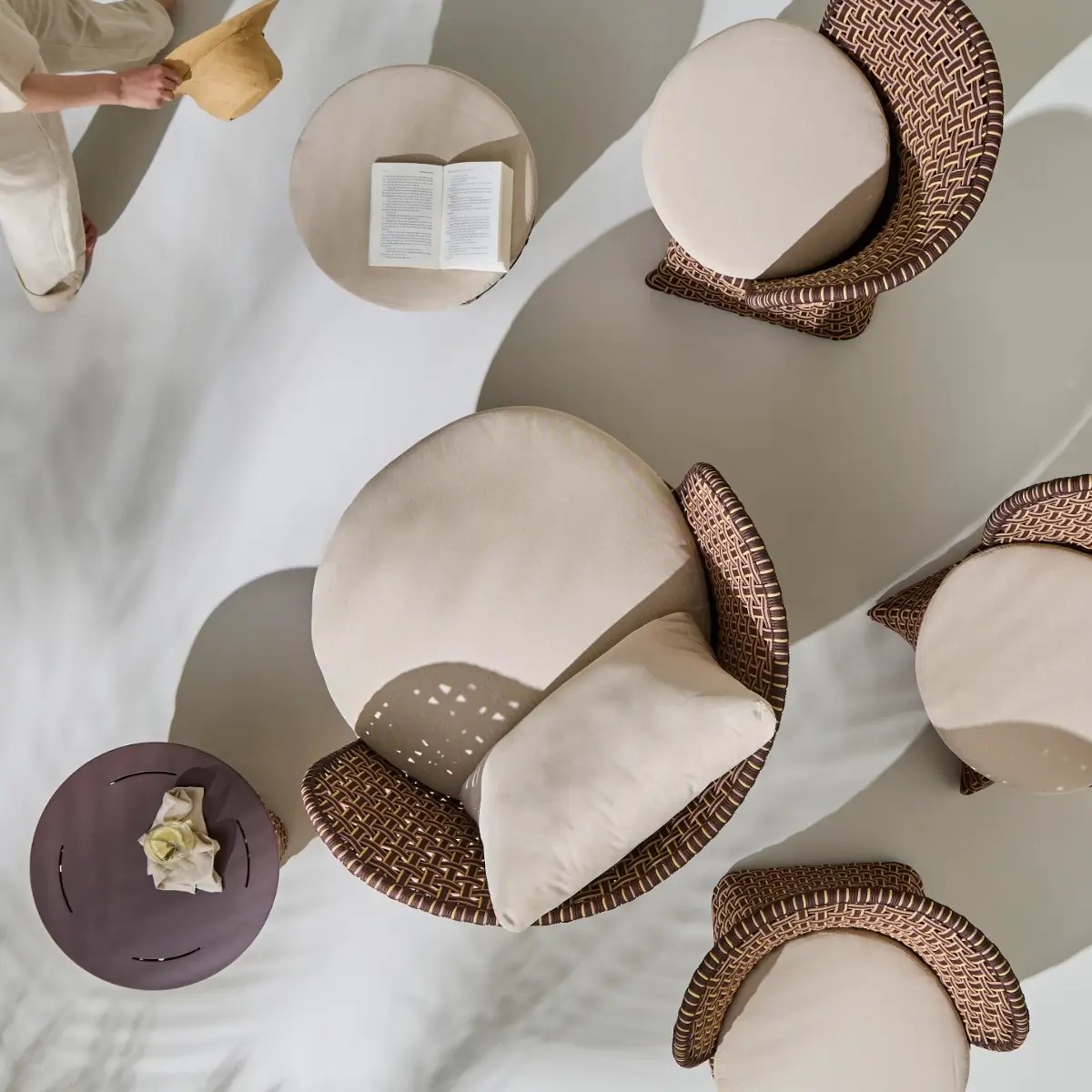 Fauteuil tournant de jardin TALI rouge, ORCHID EDITION