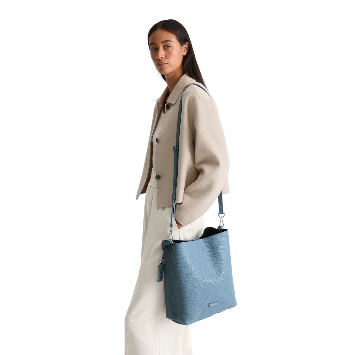 Sac Hobo modèle Brinja, taille moyenne en cuir de vachette grainé bleu, MARC O'POLO