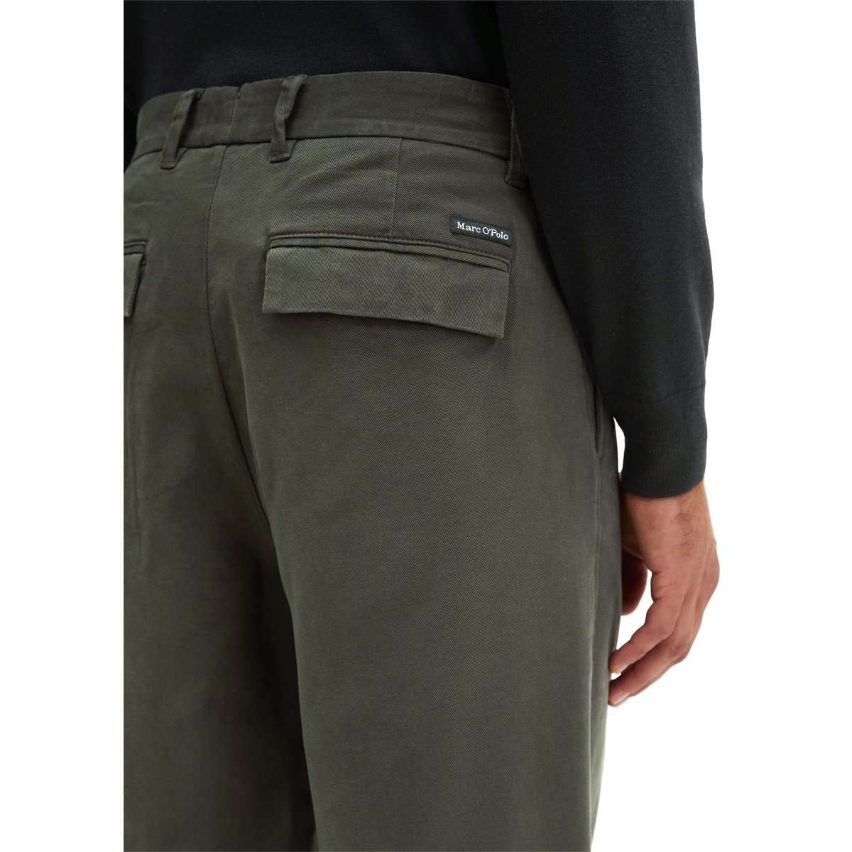 Chino modèle Mossbo à plis, coupe droite en mélange de coton bio noir, MARC O'POLO