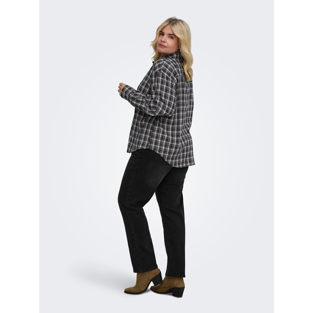 Jean Coupe Droite washed black, ONLY CARMAKOMA