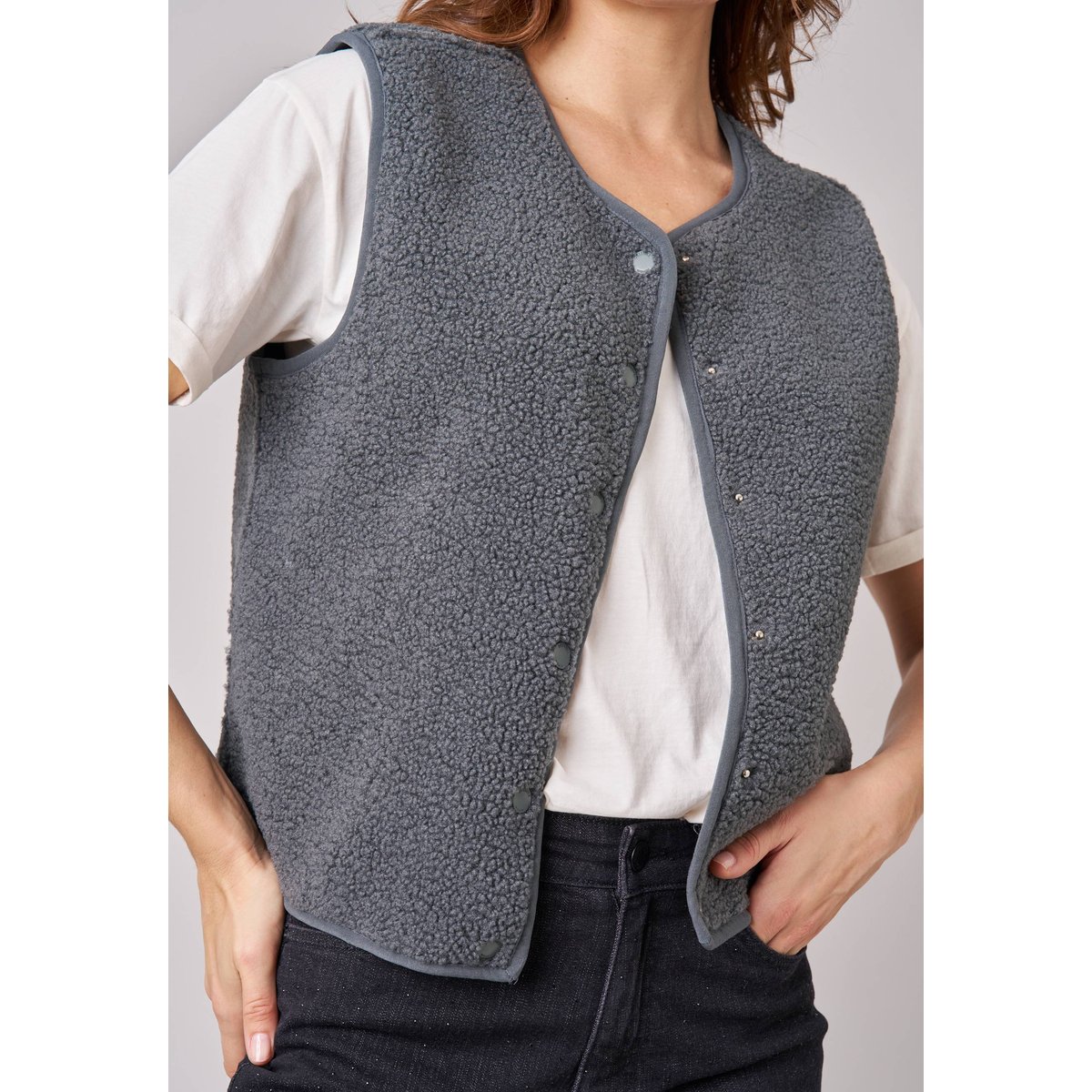 Gilet sans manches femme au toucher doux et texturé OLERA anthracite, DEELUXE