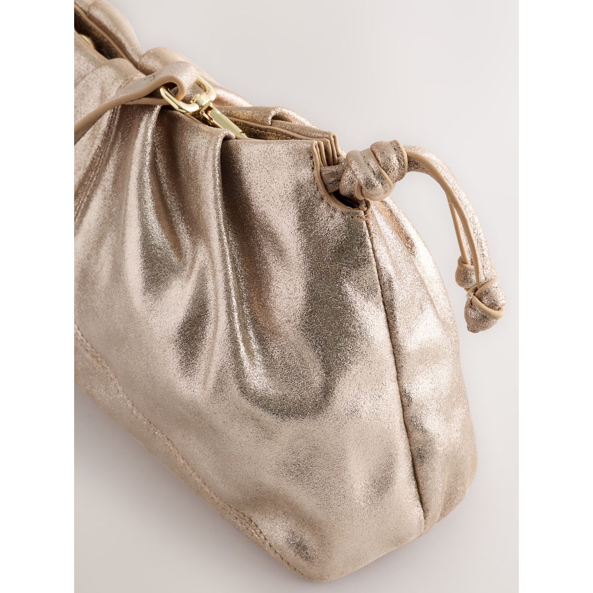 Pochette froncée en daim métallisées, NEXT