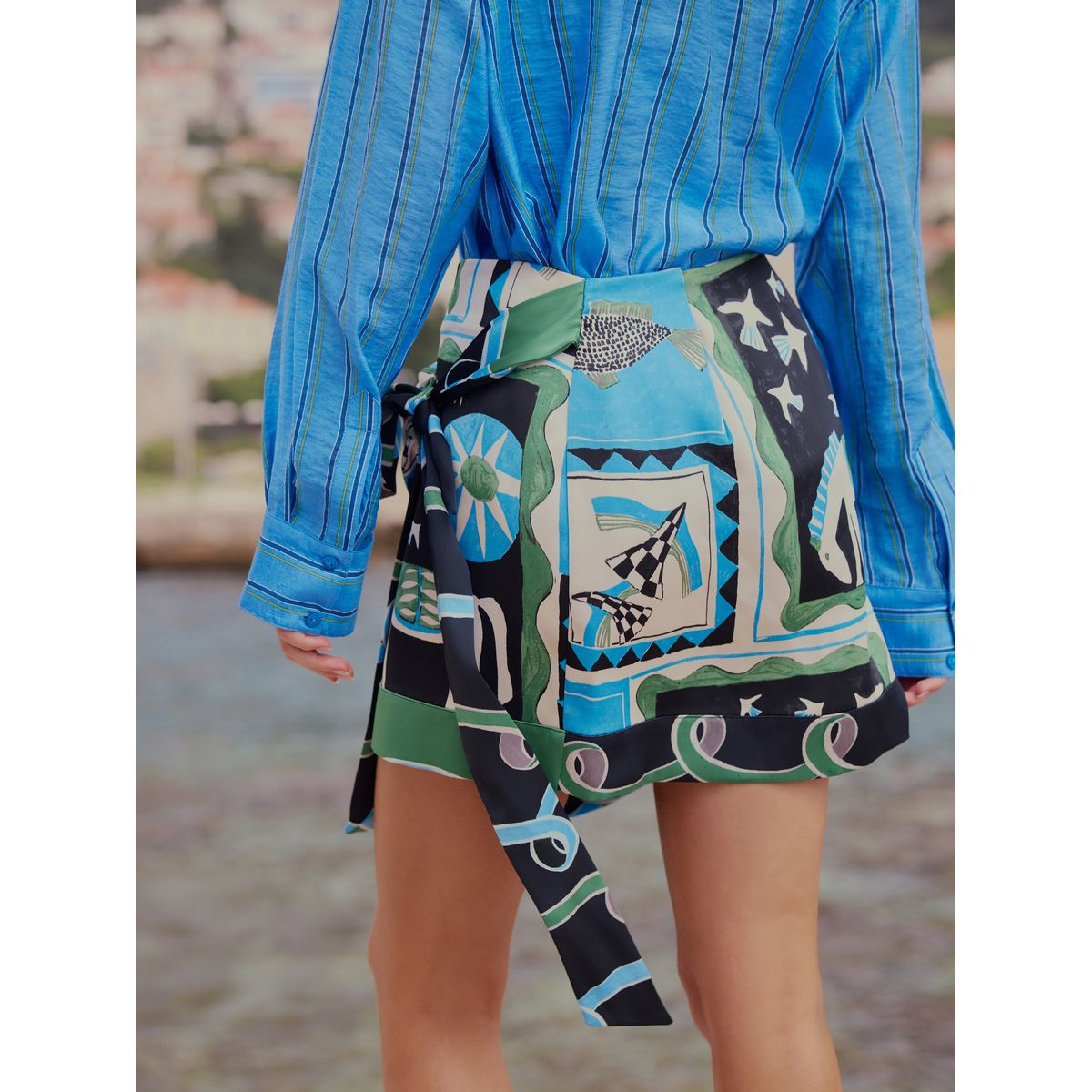 Mini-jupe en satin style paréo imprimé bleu/vert, NEXT