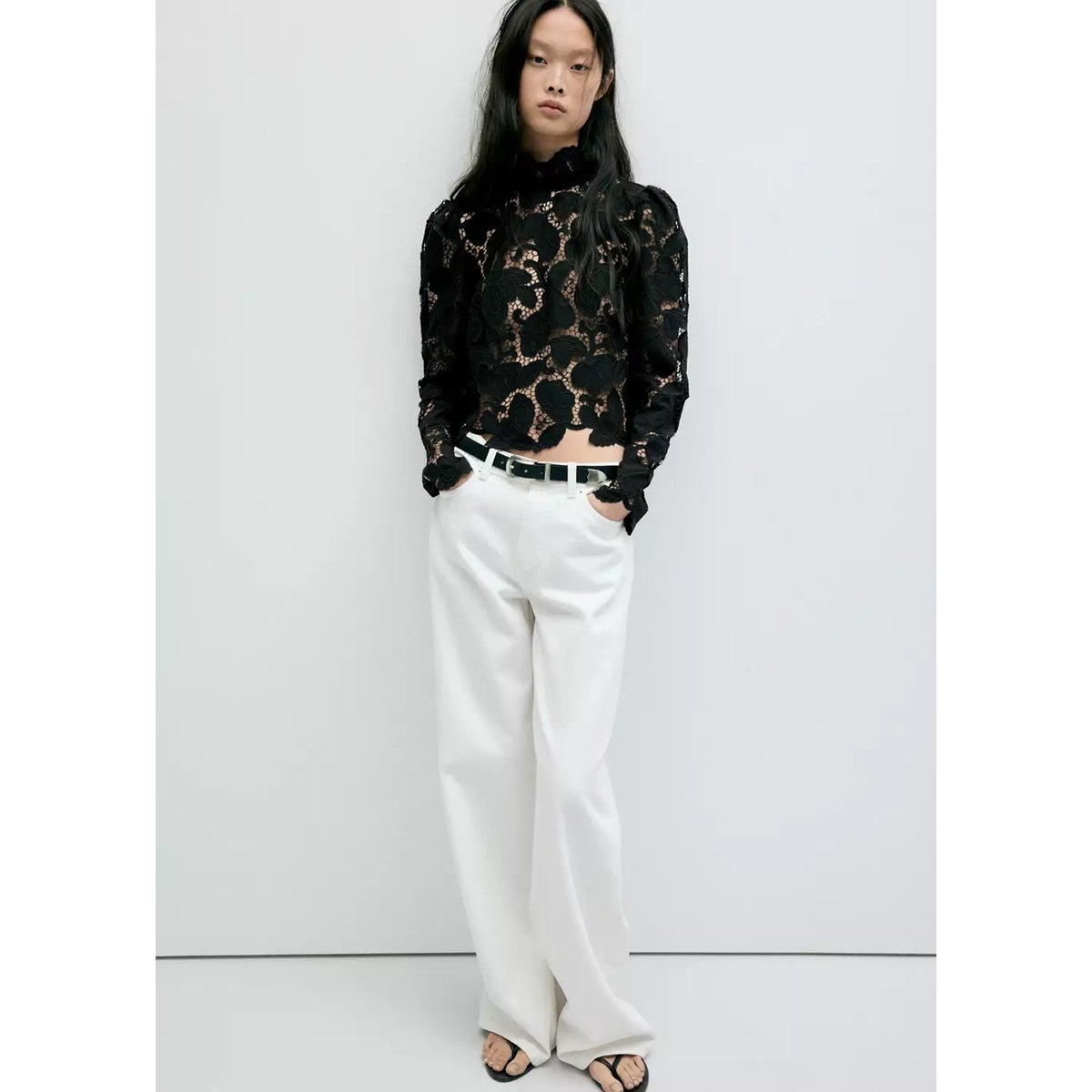 Blouse en guipure col montant noir, MANGO