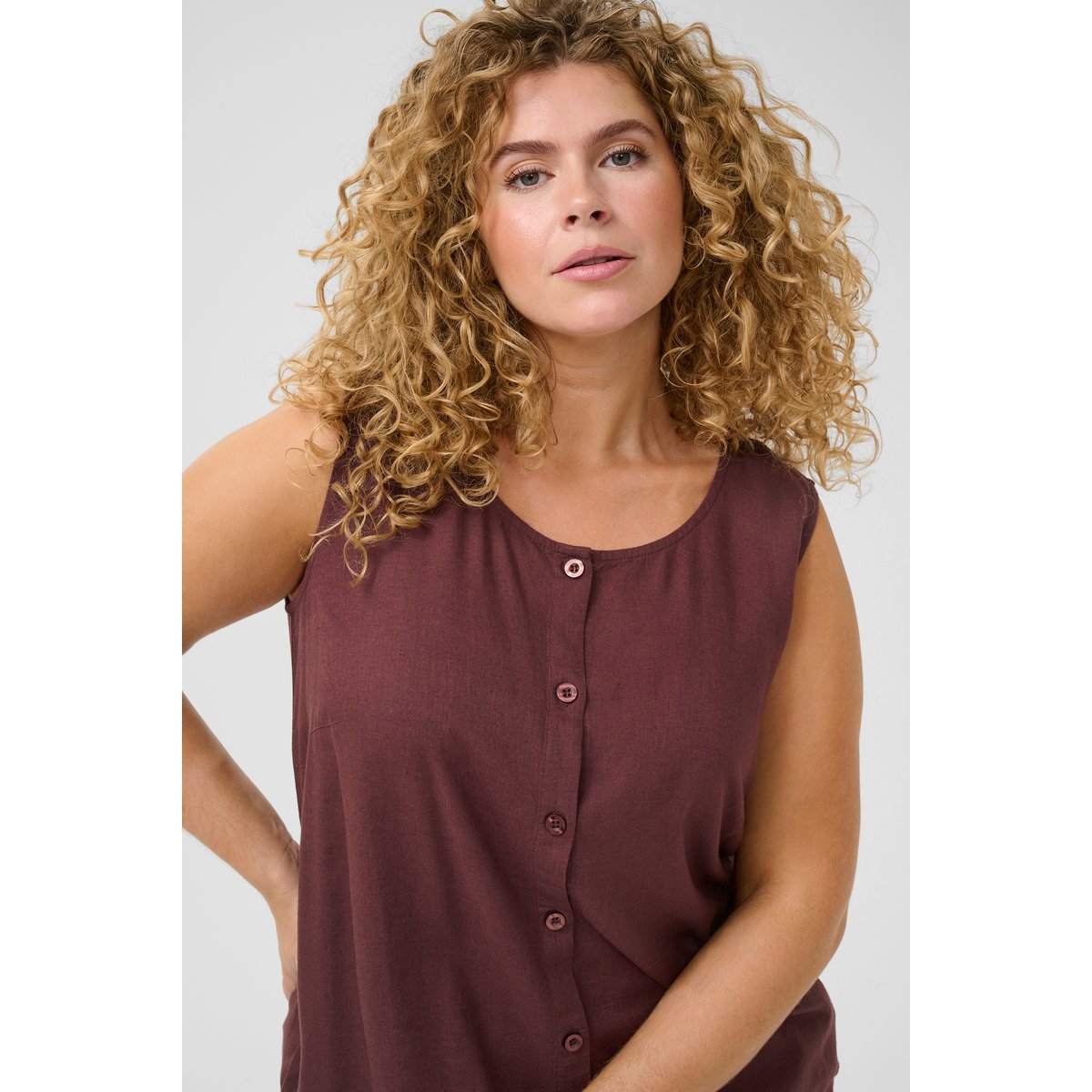 Sleeveless blouse bordeaux fudge, KAFFE CURVE