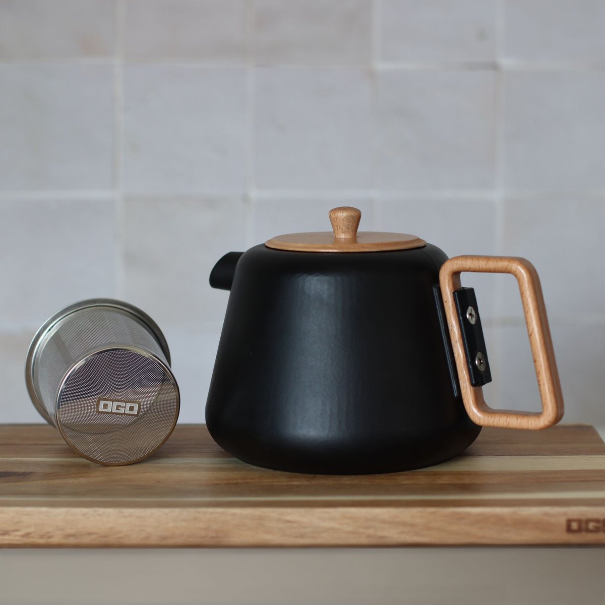 Théière en fonte avec couvercle en bois 1L, VIGGO naturel-noir, OGO LIVING