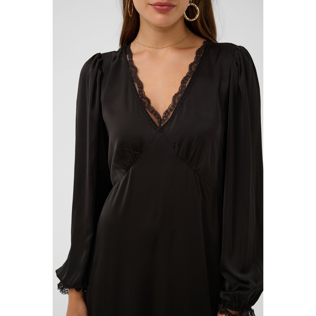 Robe noir pitch black, CREAM