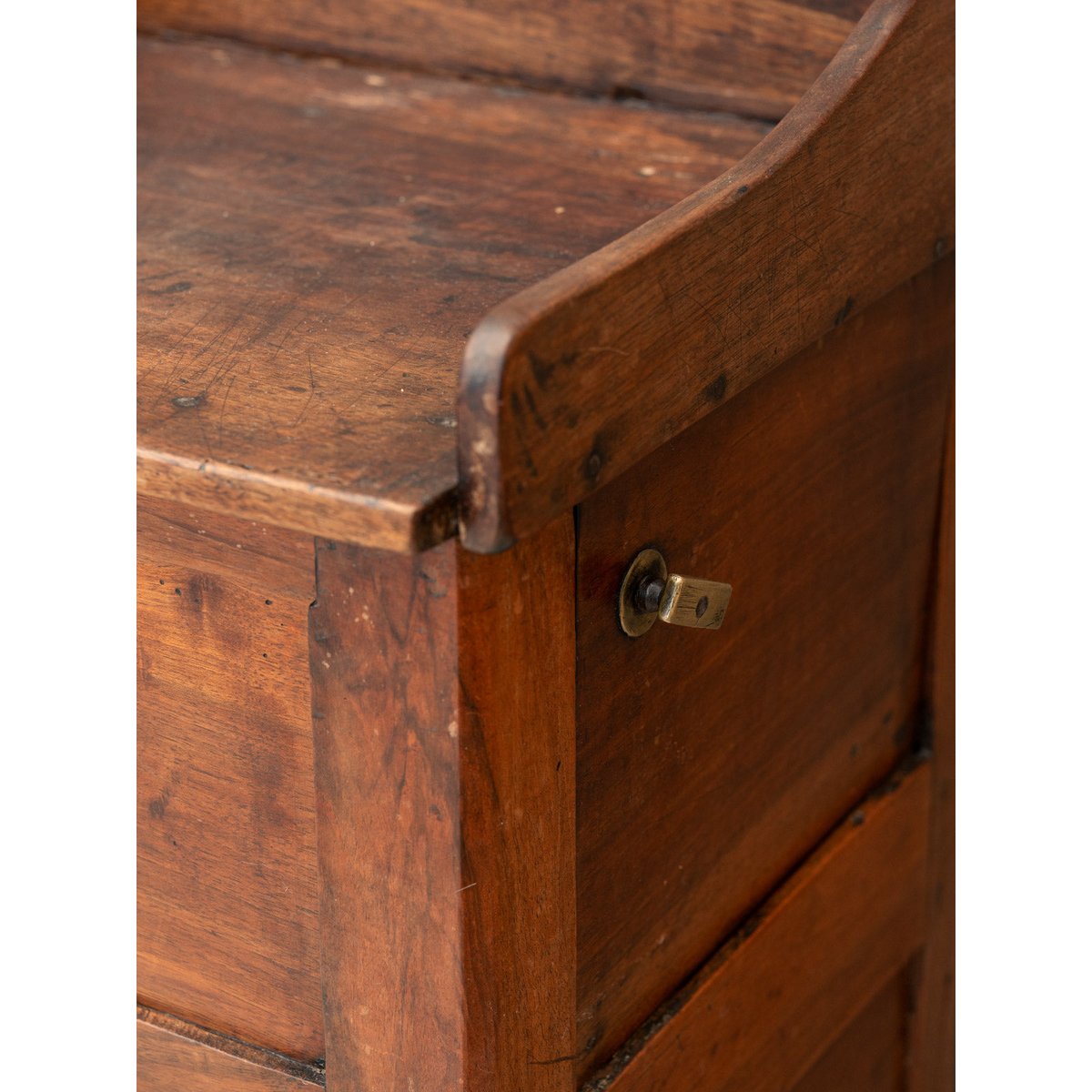 Petit buffet en noyer Gilbert N°1918 - Bon état bois foncé, DEBONGOUT