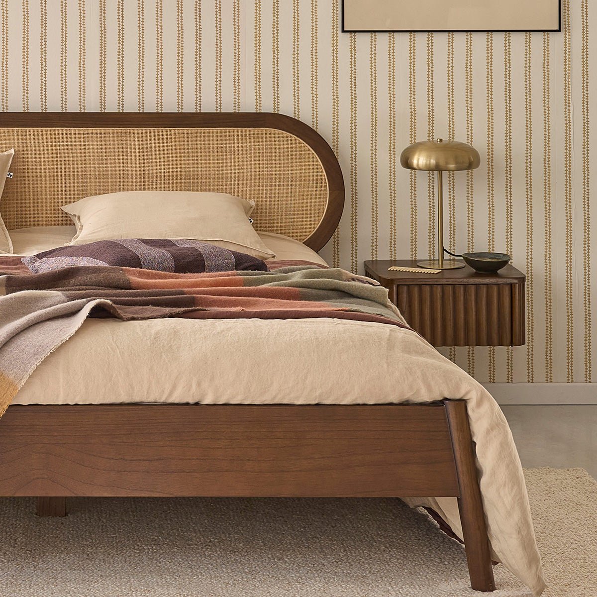 Lit en bois massif et cannage finition noyer 160 cm avec sommier LILA marron, BERAH GETAH