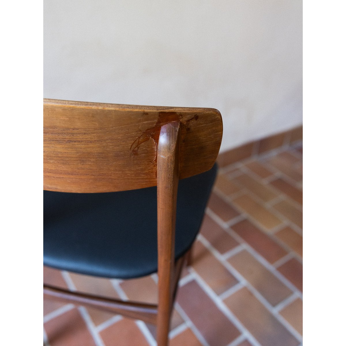 Elégante paire de chaises Alma N°1797 - Bon état bois foncé, DEBONGOUT