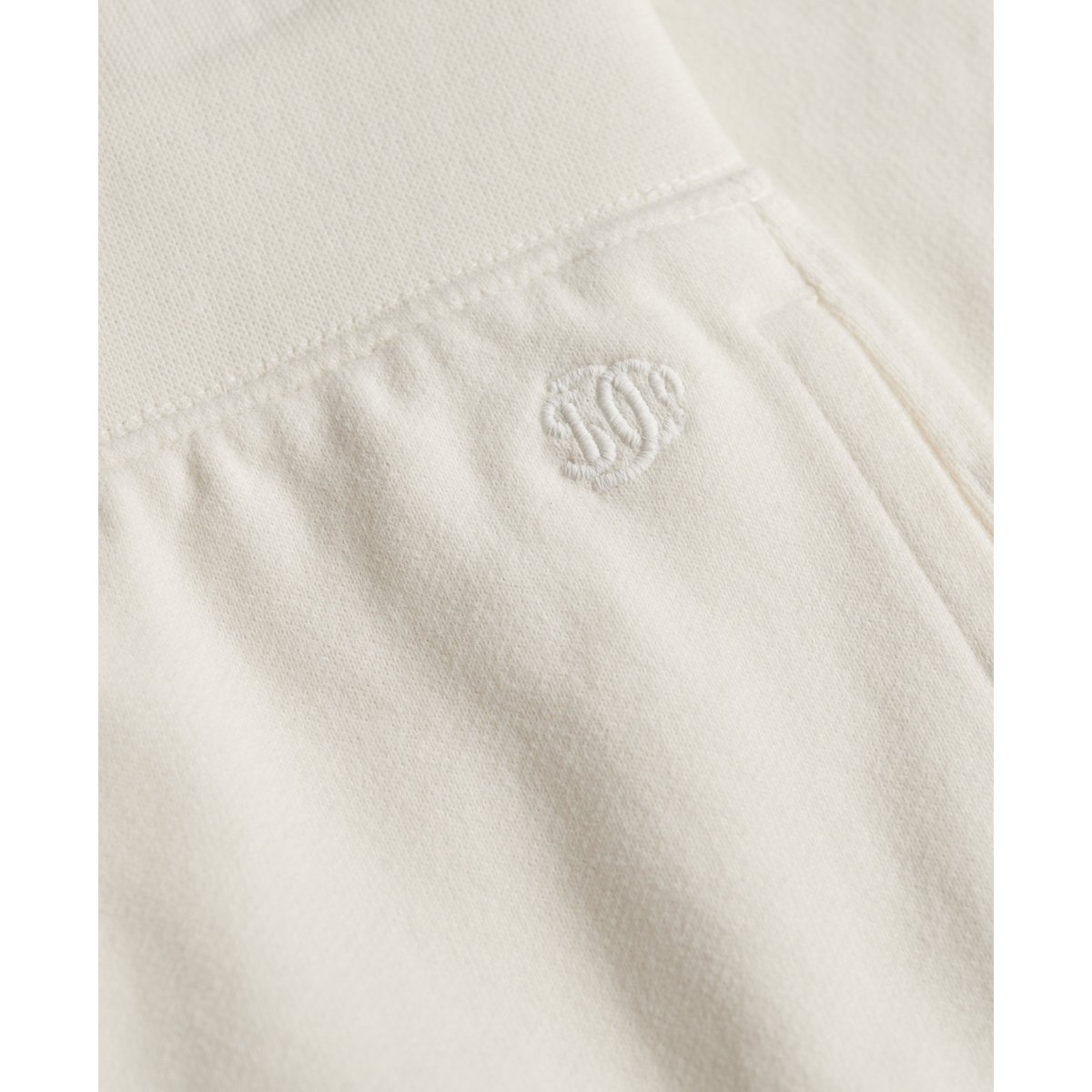 Short de jogging Studios blanc cassé, SUPERDRY