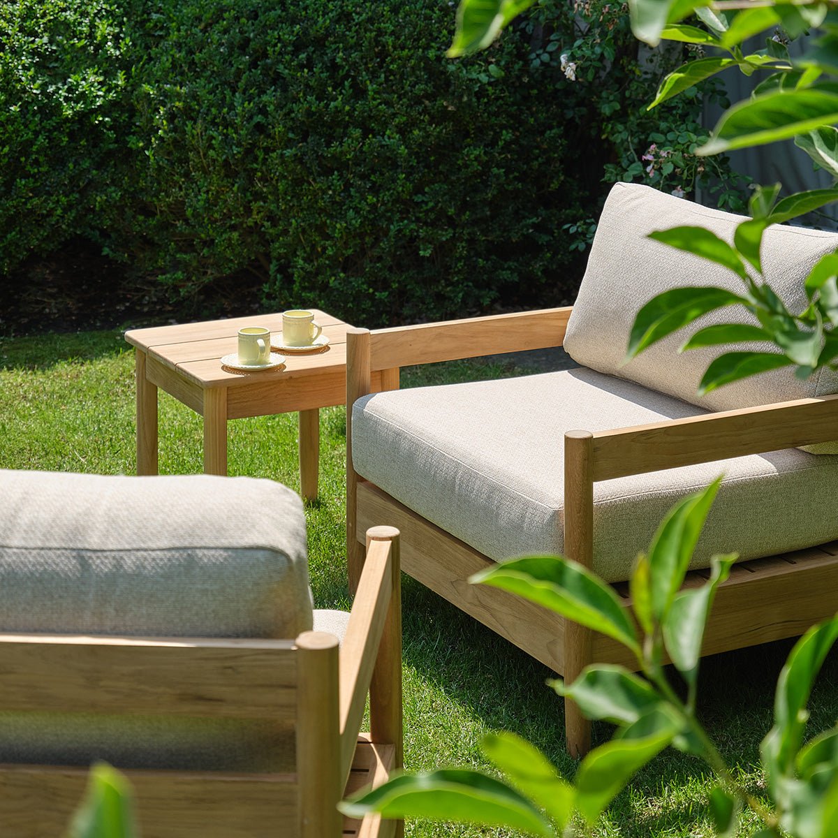Table d'appoint de jardin en teck massif CALVI naturel, BERAH GETAH