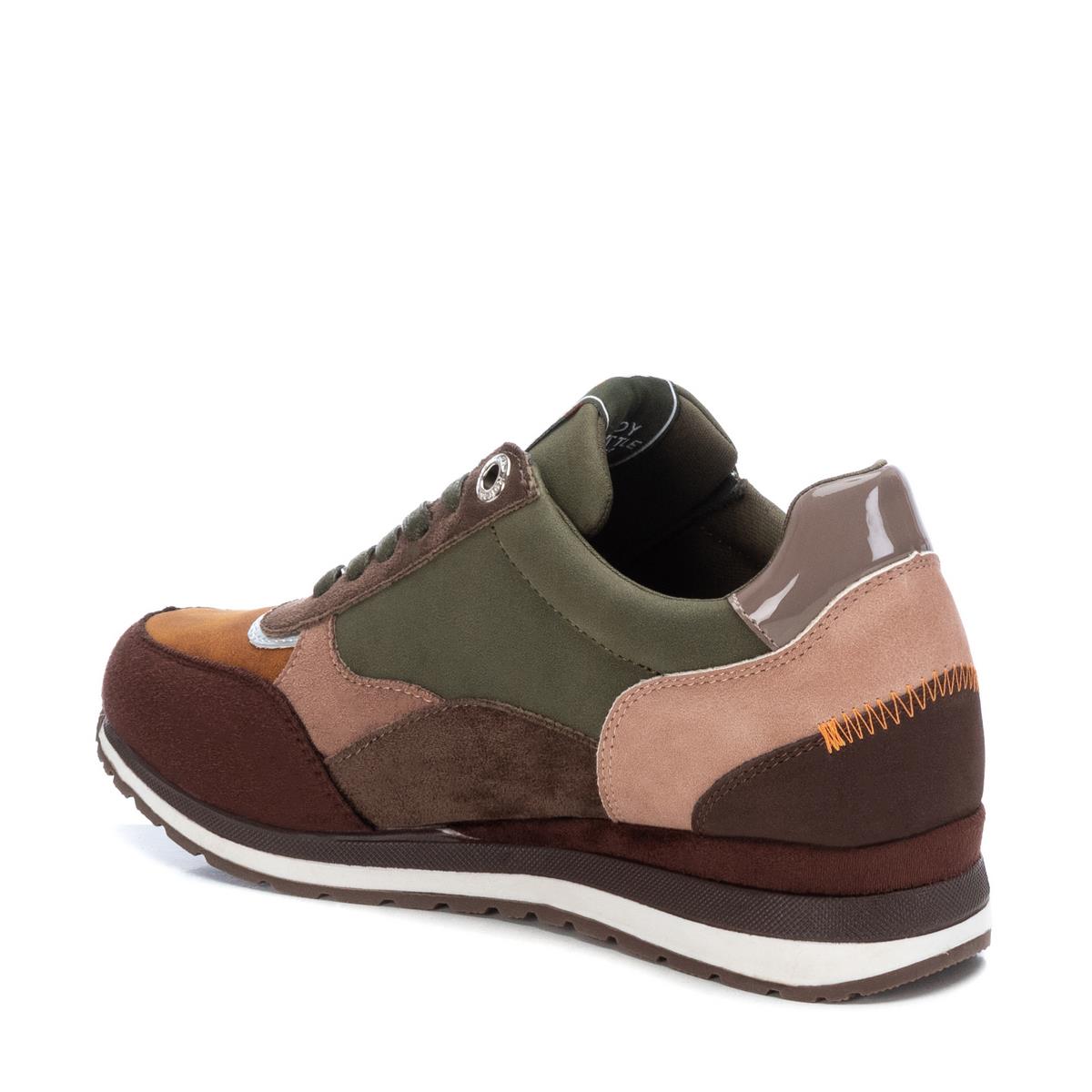 Baskets plate avec semelle en caoutchouc kaki, REFRESH