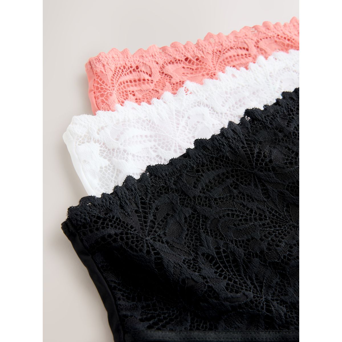 Culotte invisible avec dentelle, lot de 3 noir/ blanc/ chair, NEXT