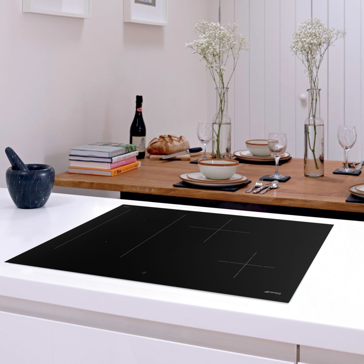 Plaque induction SIM3844N  Noir Mat couleur unique, SMEG