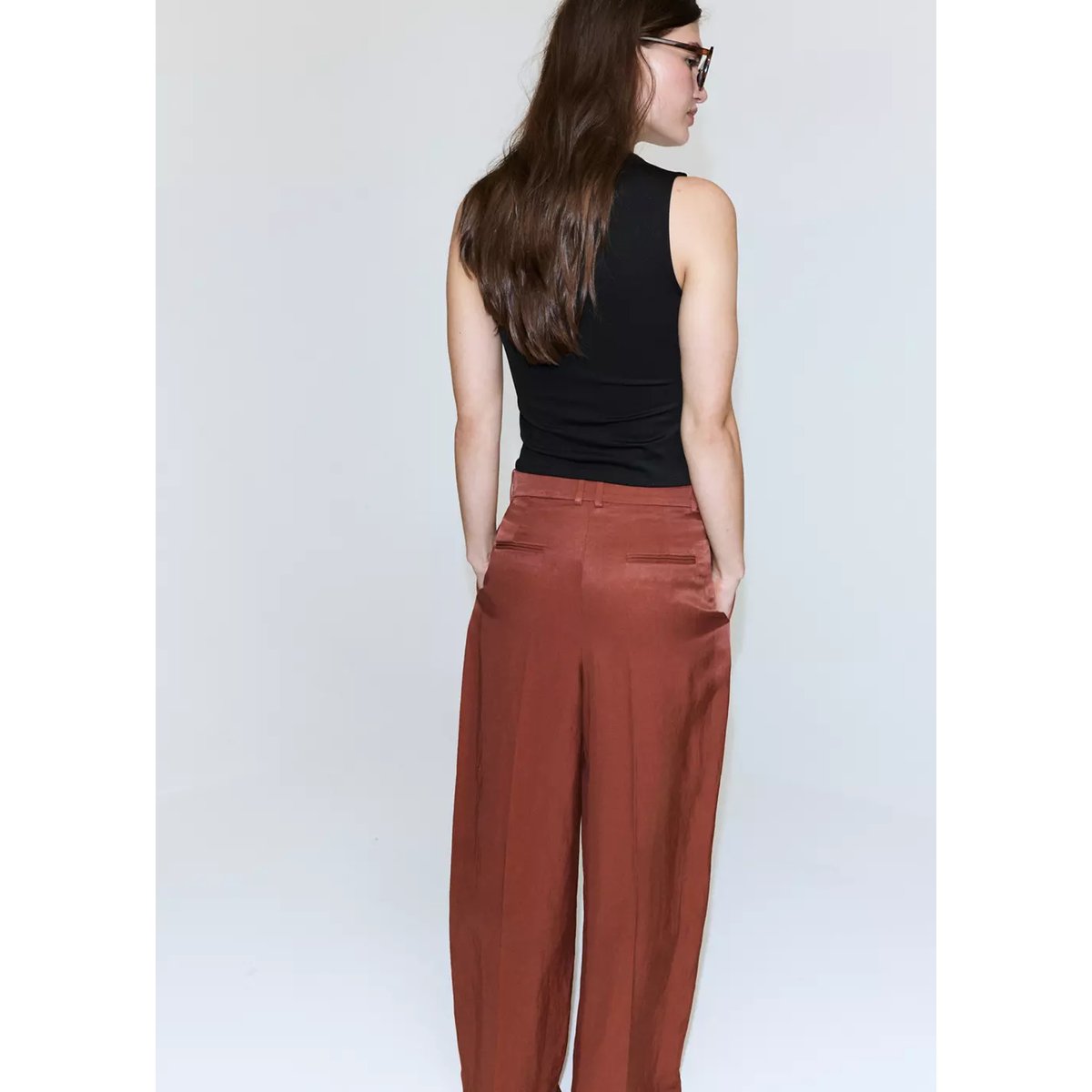 Top ajusté col en V noir, MANGO