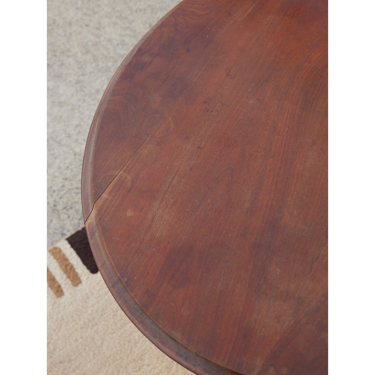 Table à manger 4 places en acajou Romy N°1603 - Bon état bois foncé, DEBONGOUT