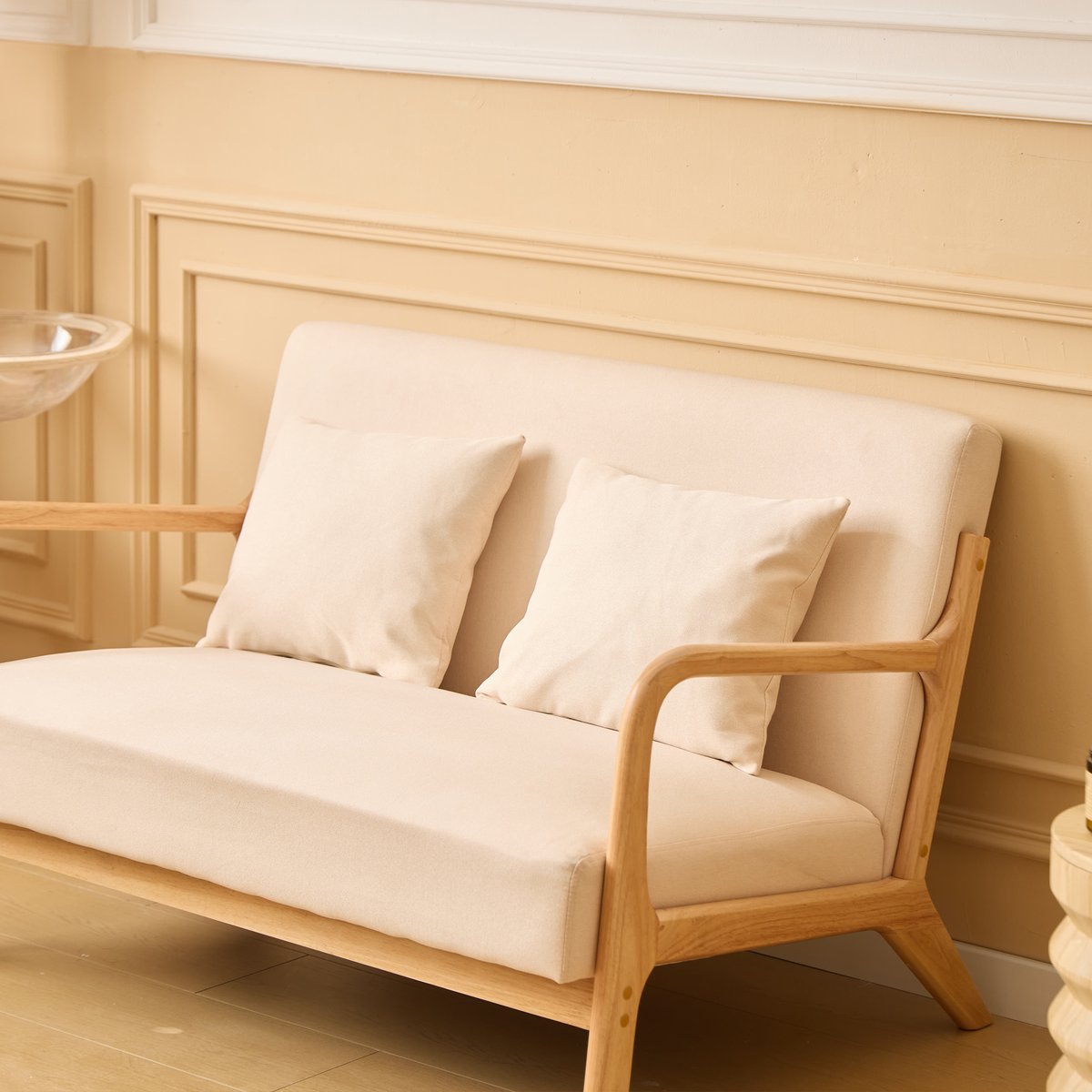 Banquette 2 places, bois massif et tissu beige, NORDLYS