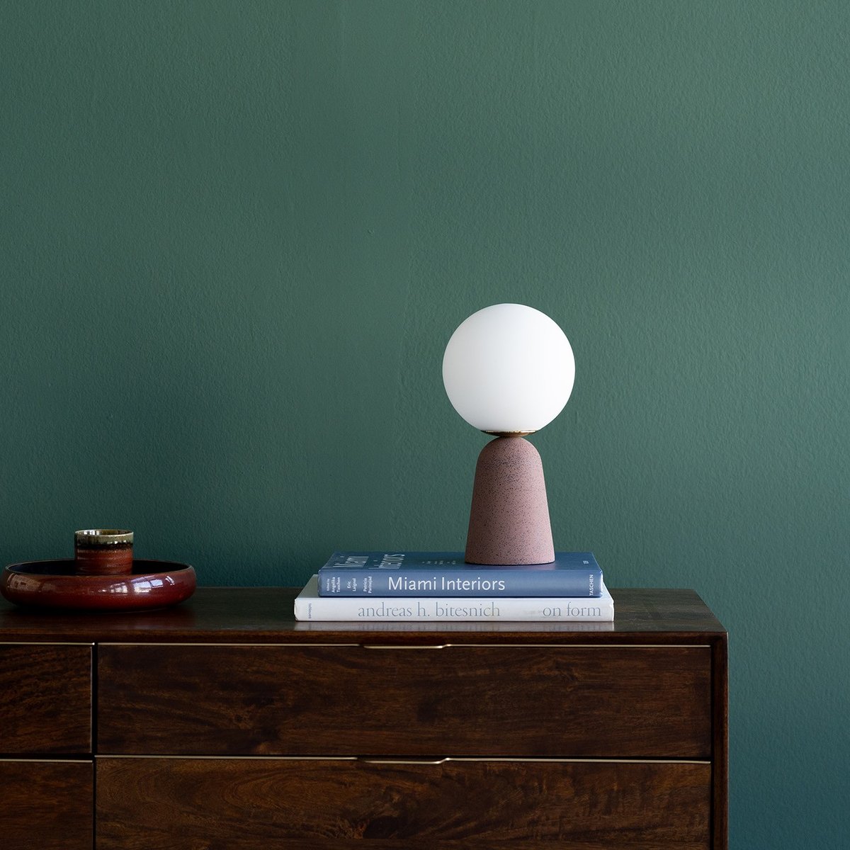 Lampe en verre et ciment, BOLLIE rouge, KARE DESIGN
