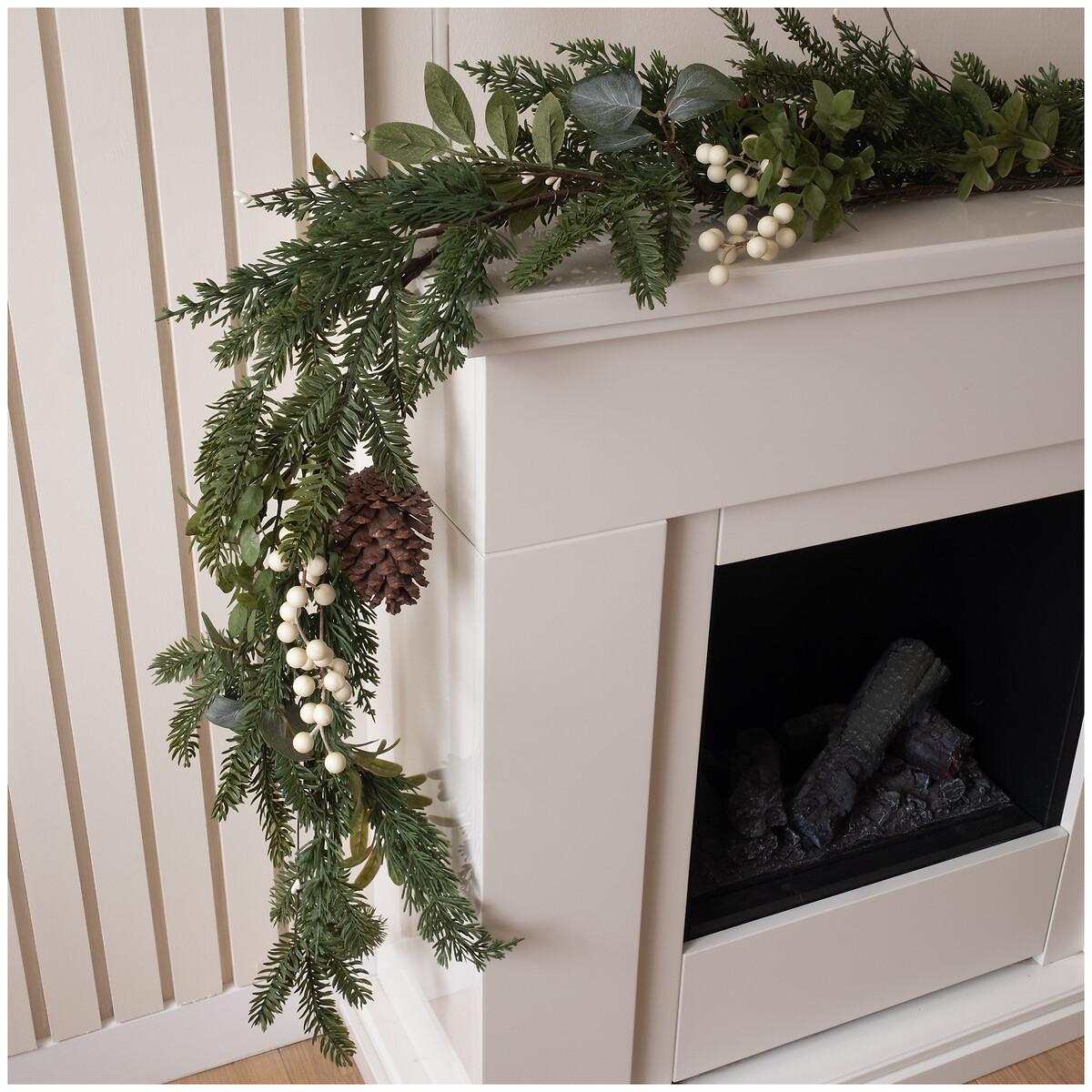 180cm Mistletoe, Pine Cone & Foliage Garland green, SO'HOME