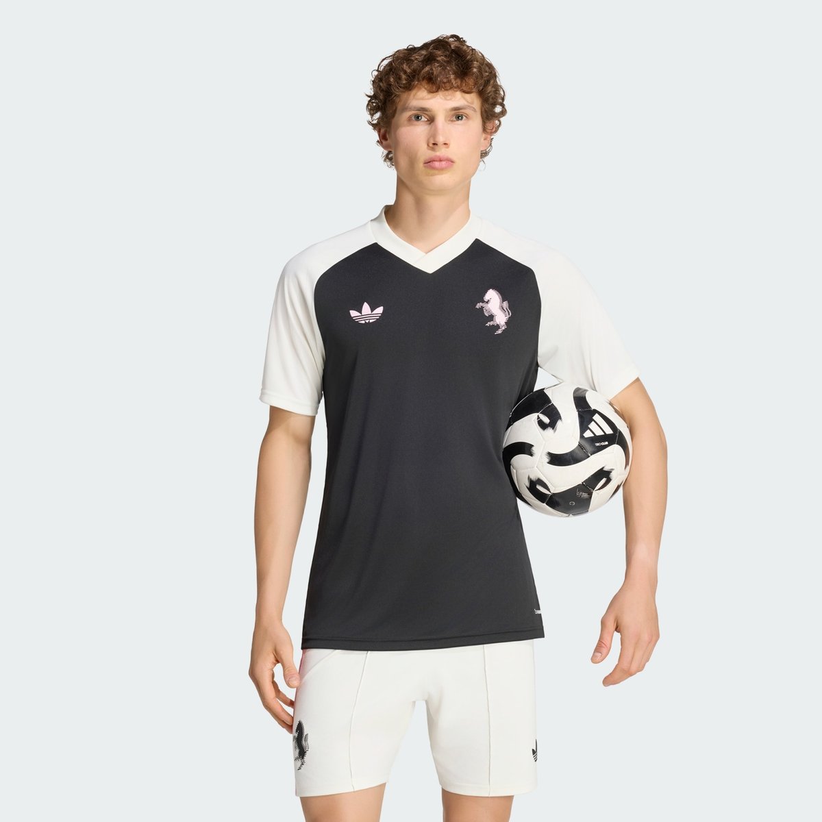 Maillot Pré-Match Extérieur Juventus 26/27 Maillot Pré-Match Extérieur Juventus 26/27 black / off white, adidas Performance