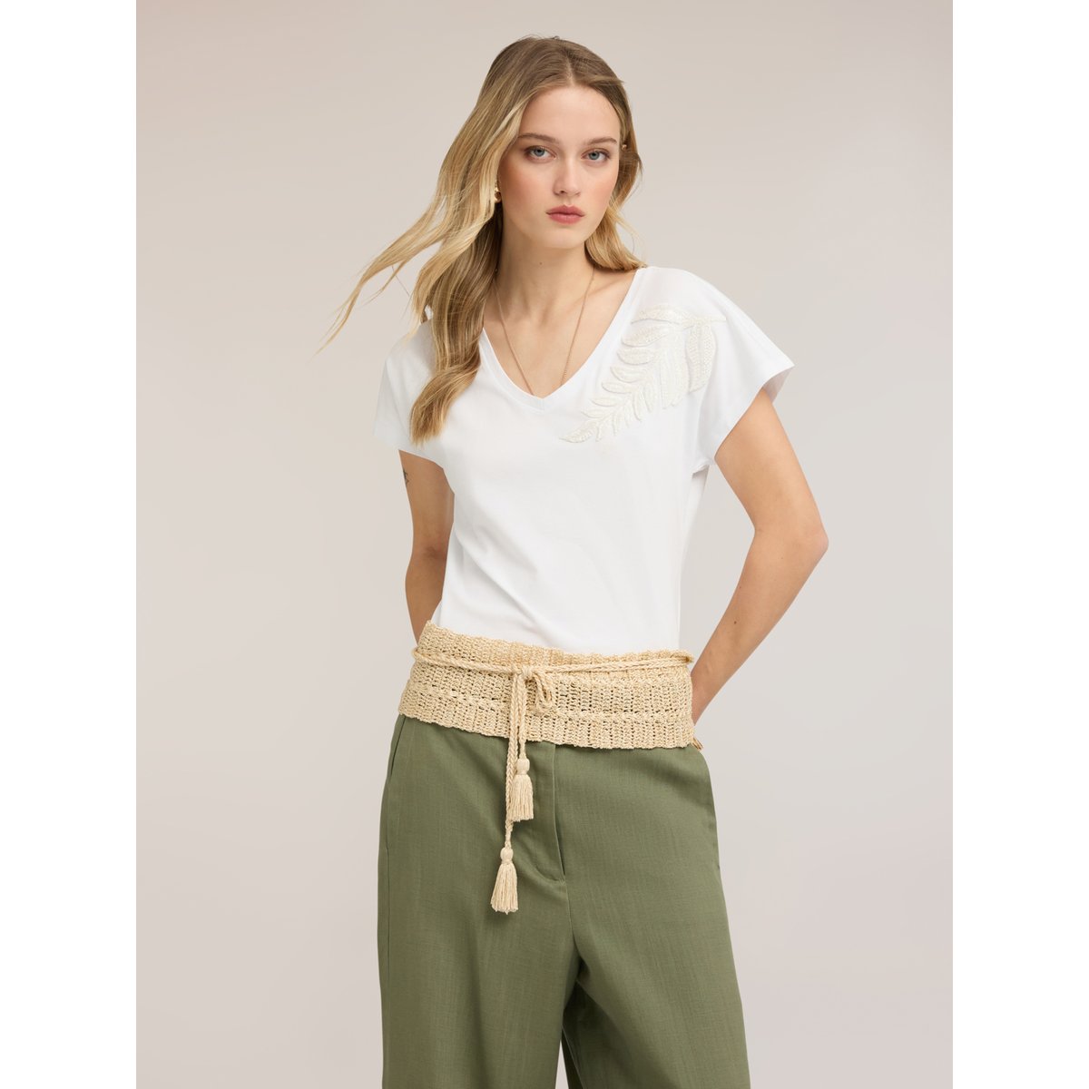 T-shirt avec broderie sur l'épaule blanc, MOTIVI