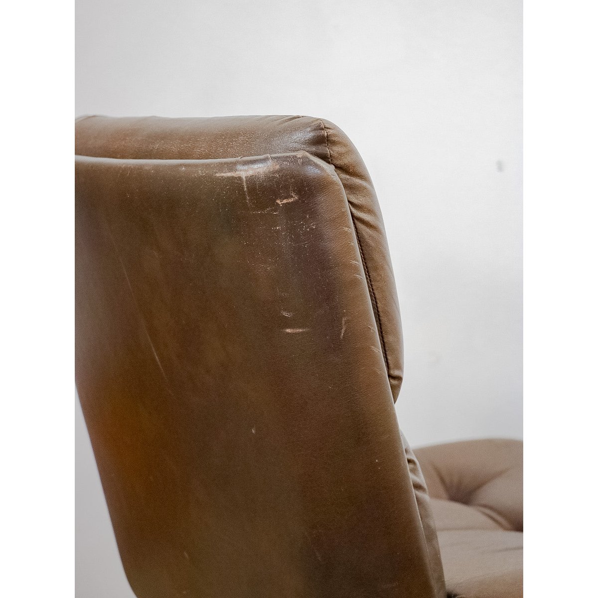 Fauteuil en simili cuir Jakob N°841 - Bon état marron, DEBONGOUT