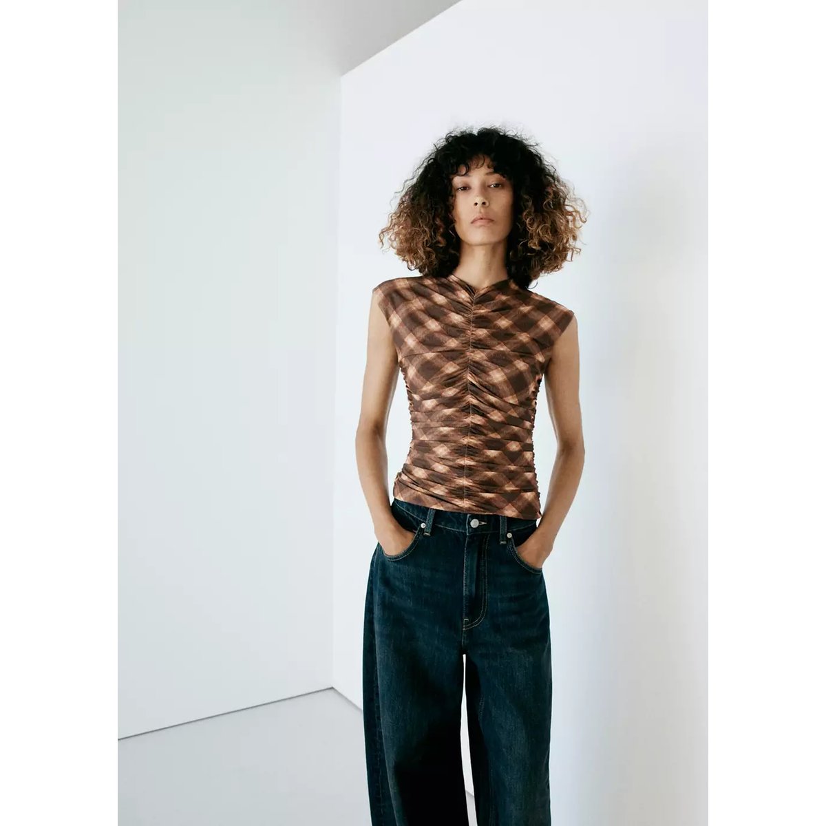 Top carreaux froncé marron, MANGO