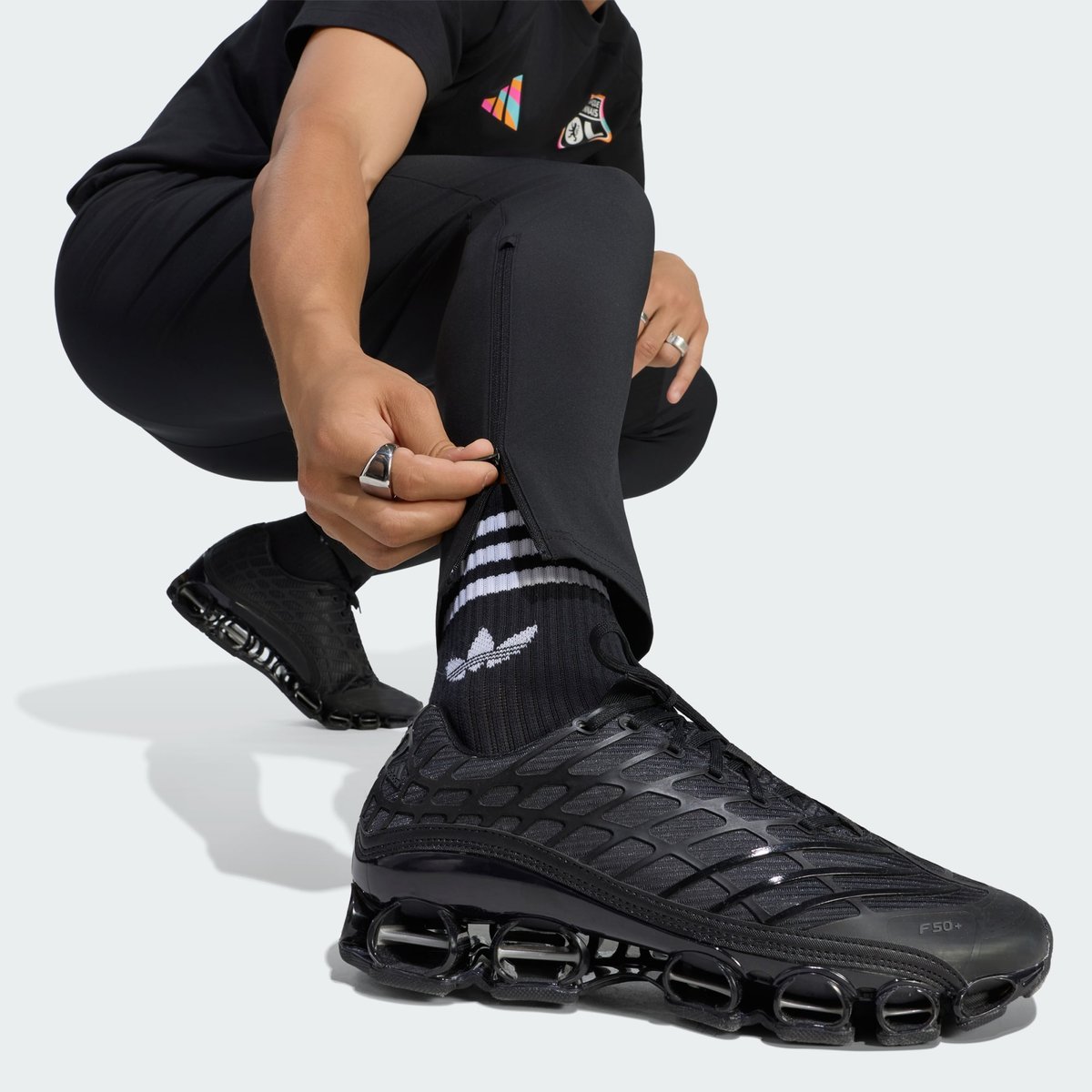 Pantalon Olympique Lyonnais Tiro Travel Pantalon Olympique Lyonnais Tiro Travel black, adidas Performance