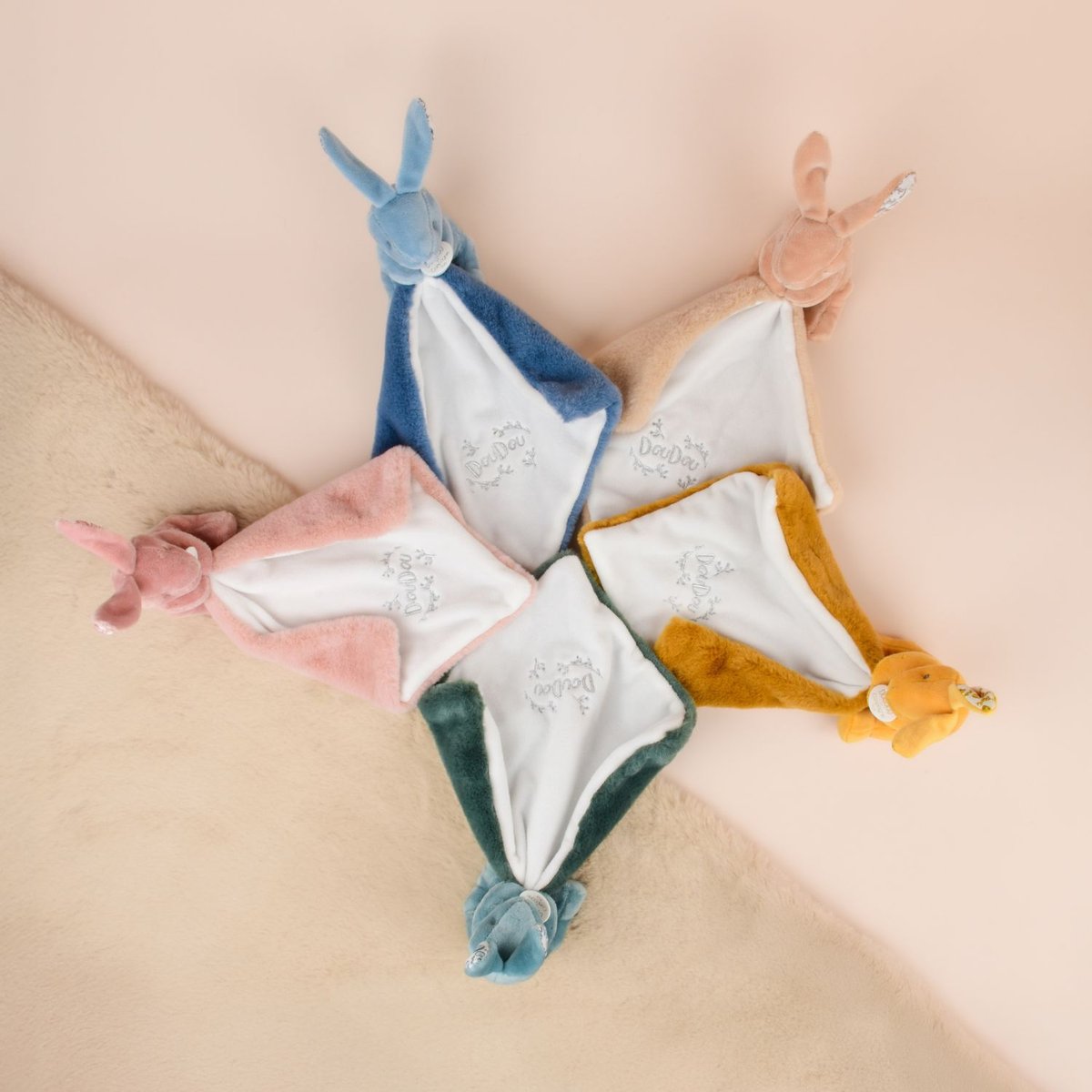 Lapin Doudou rose, DOUDOU ET COMPAGNIE