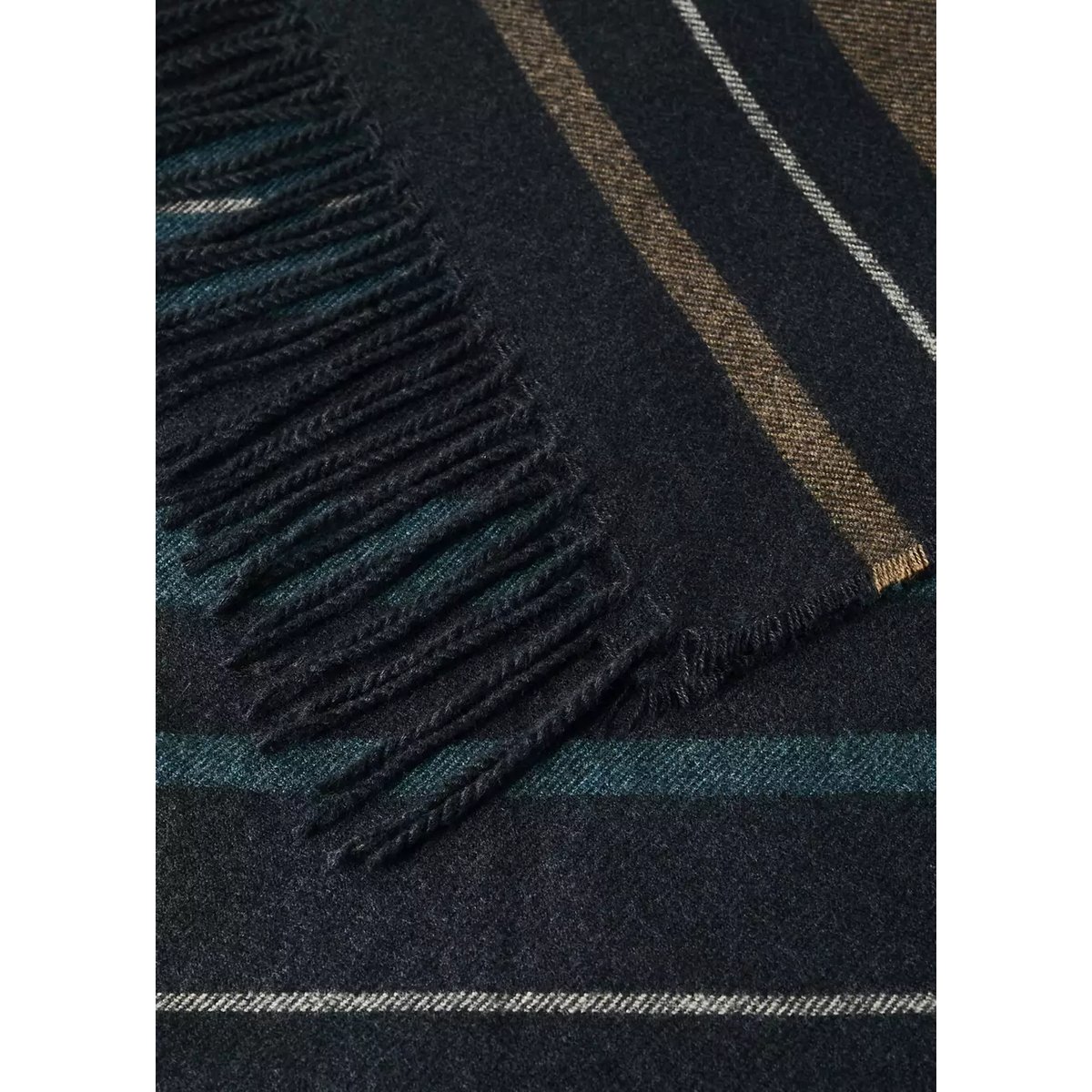 Plaid en laine à effet dégradé et détails de franges bleu pétrole, MANGO HOME