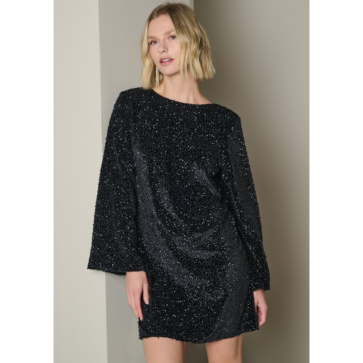 Robe courte en velours à sequins noir, LOLALIZA